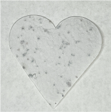 Afbeelding in Gallery-weergave laden, NEW: Heart shape seed paper - red or white - Spread Confetti
