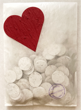 Afbeelding in Gallery-weergave laden, NEW: Heart shape seed paper - red or white - Spread Confetti
